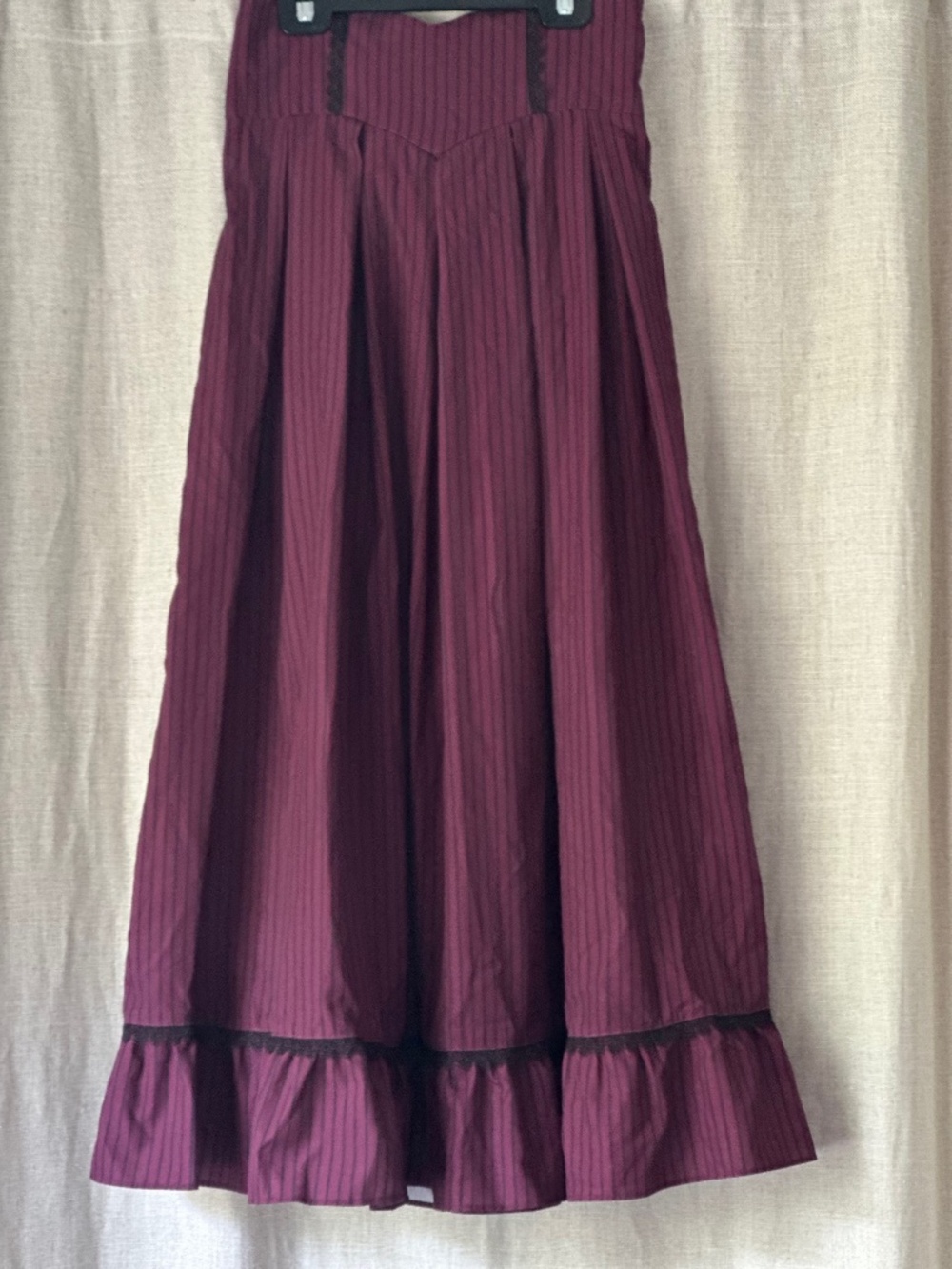 Long Theatrical Skirt that Cinches in the Back.  Like a Petticoat. - Picture 3 of 5